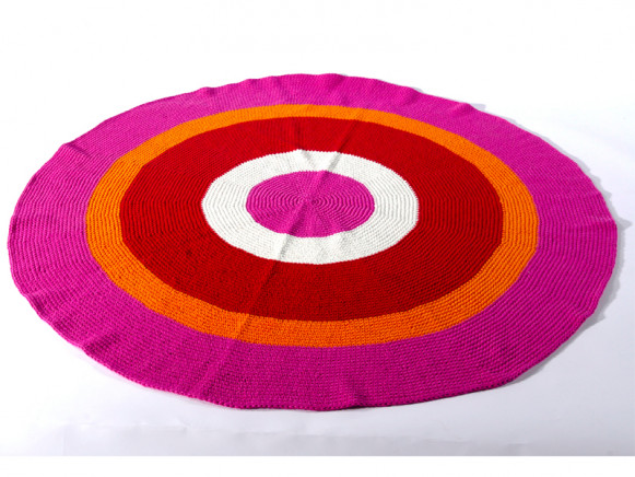 Round Smallstuff carpet in pink, red and orange